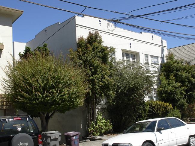 647 Beacon St in Oakland, CA - Building Photo - Building Photo