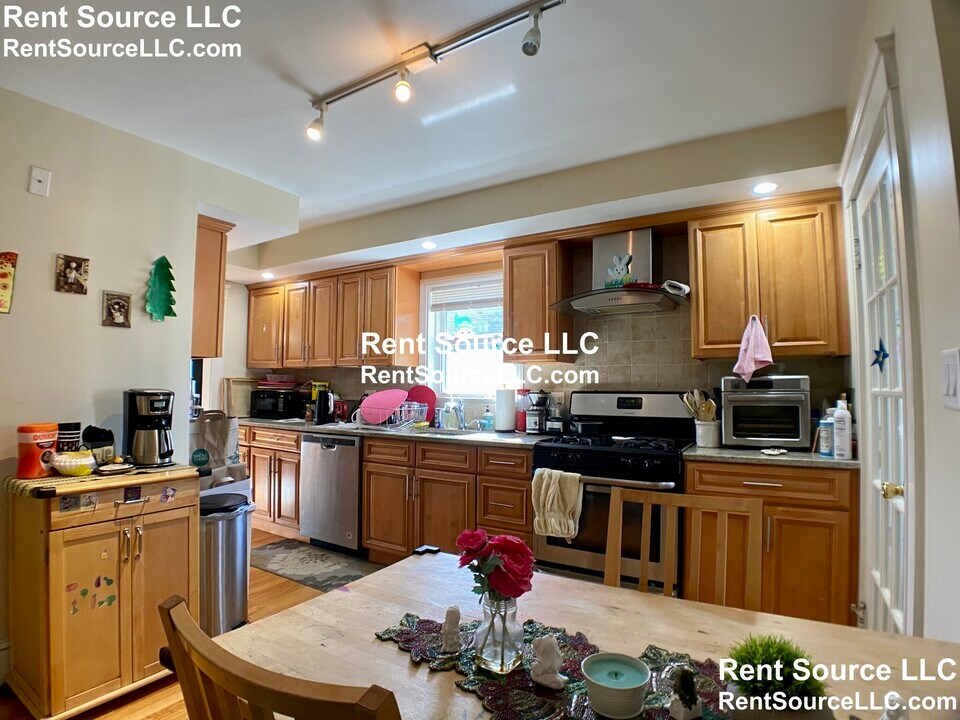 19 Newton Rd in Arlington, MA - Building Photo