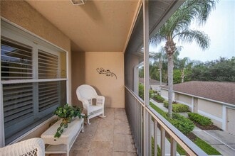 5330 Hyland Hills Ave in Sarasota, FL - Building Photo - Building Photo