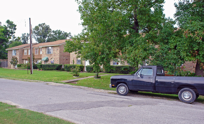 350 Long Rd in Beaumont, TX - Building Photo - Building Photo