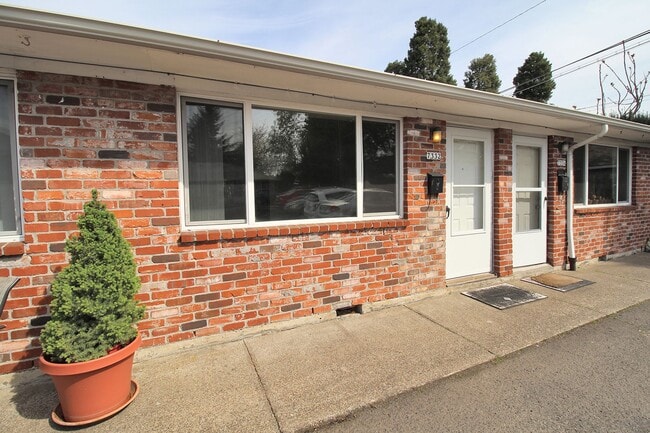 7312-7334 N Lancaster Ave