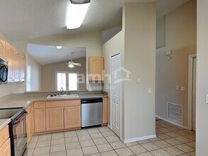 2465 Saint Pauls Dr in Titusville, FL - Foto de edificio - Building Photo