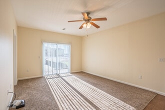 Deer Valley Villas in Silvis, IL - Building Photo - Interior Photo