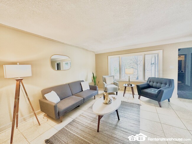 3006 Fleur Dr in Des Moines, IA - Building Photo - Building Photo