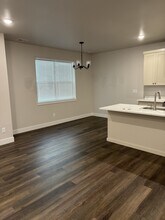 824 E Sunnyside Rd in Idaho Falls, ID - Building Photo - Building Photo