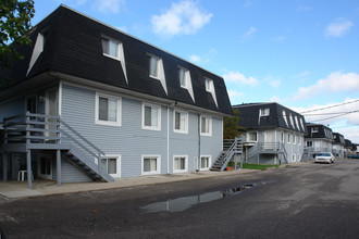 The Courtyard Apartments in Lansing, MI - Building Photo - Building Photo