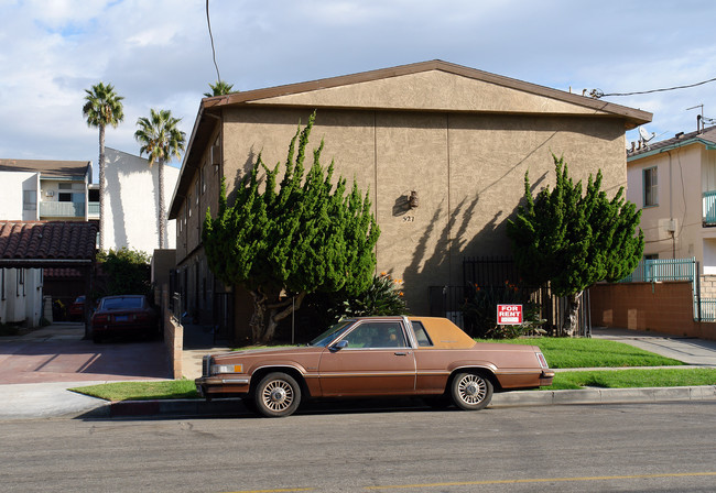 527 W Queen St in Inglewood, CA - Building Photo - Building Photo