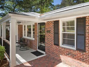 1572 Berkeley Ln NE in Atlanta, GA - Foto de edificio - Building Photo