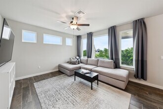 9800 Evening Canopy Dr in Manor, TX - Building Photo - Building Photo