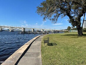 1224 S Peninsula Dr in Daytona Beach, FL - Building Photo - Building Photo