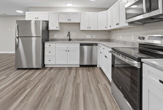 7055 Hanesbrook Cir in Clemmons, NC - Building Photo - Building Photo