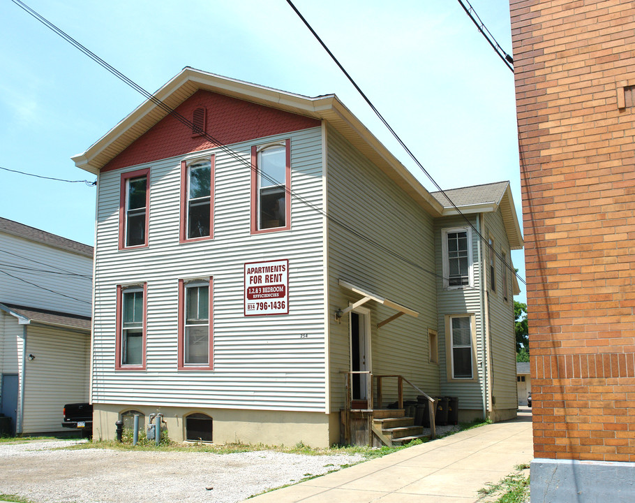 254 W 8th St in Erie, PA - Building Photo