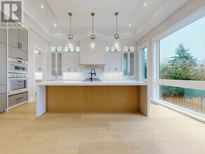 117 Crestwood Rd in Vaughan, ON - Building Photo - Building Photo