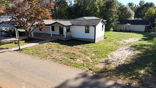 136 Moore St in Wellford, SC - Building Photo - Building Photo