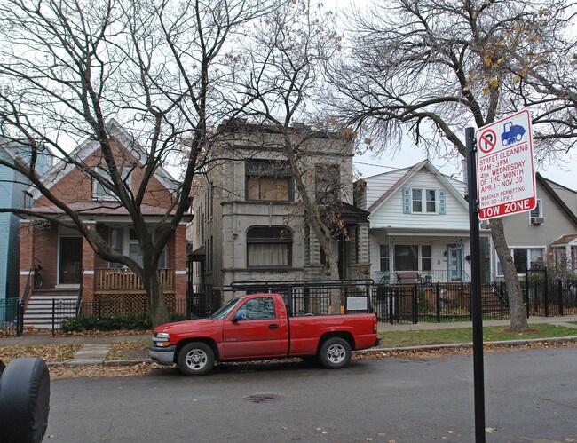 2436 N Maplewood Ave in Chicago, IL - Building Photo - Building Photo