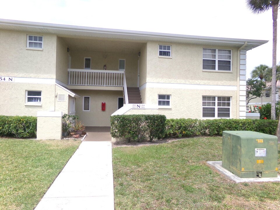 1554 SE Royal Green Cir in Port St. Lucie, FL - Building Photo