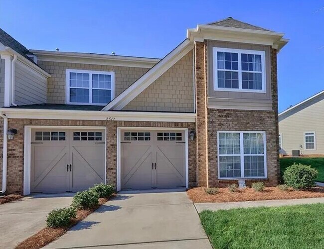 8517 Loxton Cir in Charlotte, NC - Foto de edificio - Building Photo