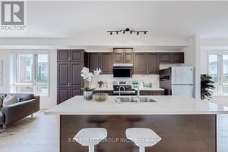 10 Emily Charron Ln in Richmond Hill, ON - Building Photo - Building Photo