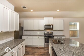 6839 Encore Oaks in San Antonio, TX - Building Photo - Building Photo