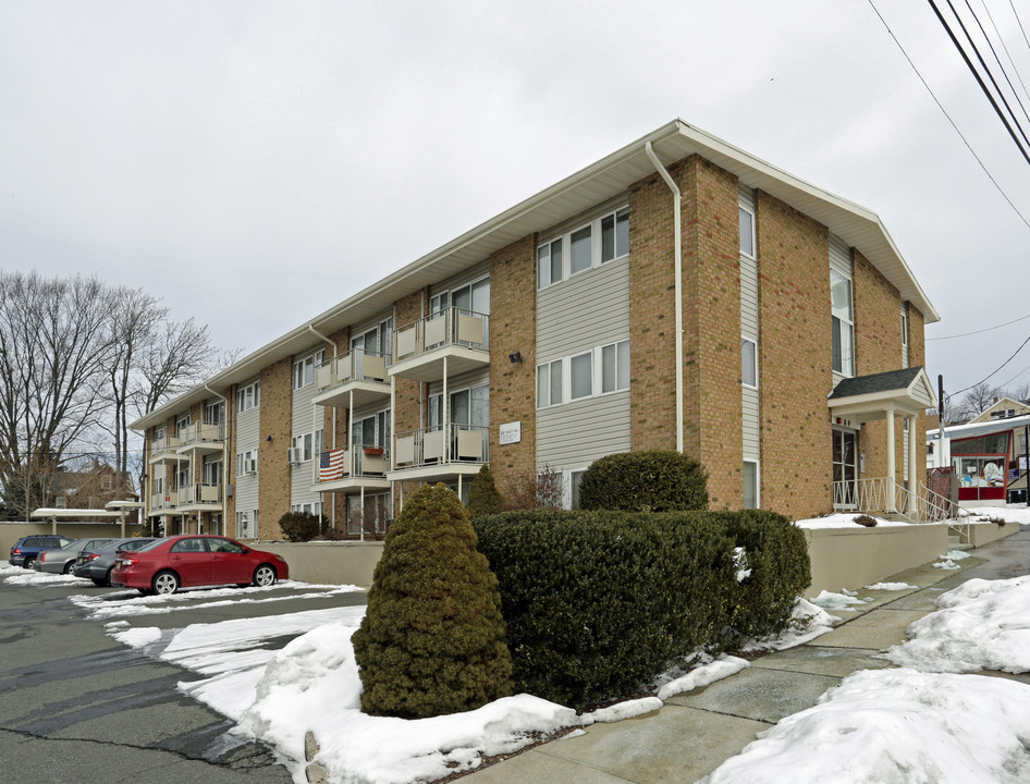 89 Uhland St in East Rutherford, NJ - Building Photo