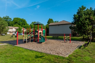 Northampton Village Apartments in Indianapolis, IN - Foto de edificio - Building Photo