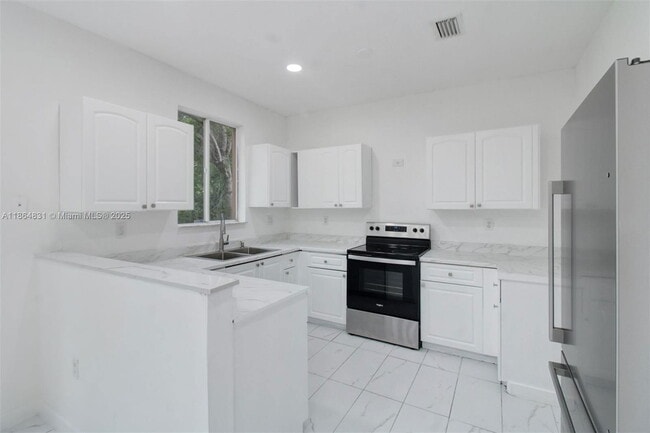 property at 1543 SE 24th Ct