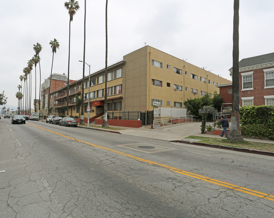 Henry Weiss Apartments in Los Angeles, CA - Building Photo