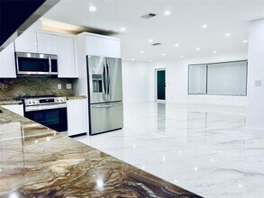 4719 Madison St in Hollywood, FL - Building Photo - Building Photo