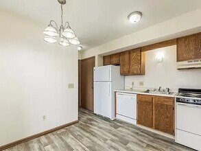 573 Irving Wick Dr E in Heath, OH - Building Photo - Building Photo