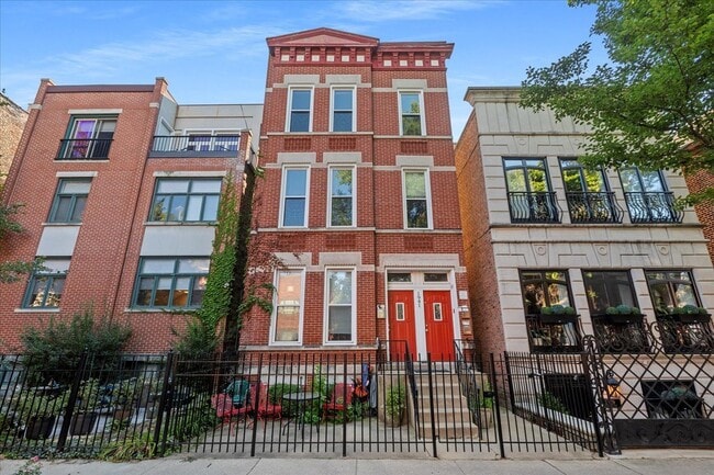 property at 1941 N Bissell St