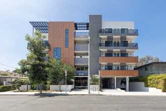 Bentley Apartments in Los Angeles, CA - Building Photo - Building Photo