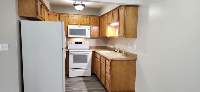 9503 University Ave in Clive, IA - Building Photo - Building Photo