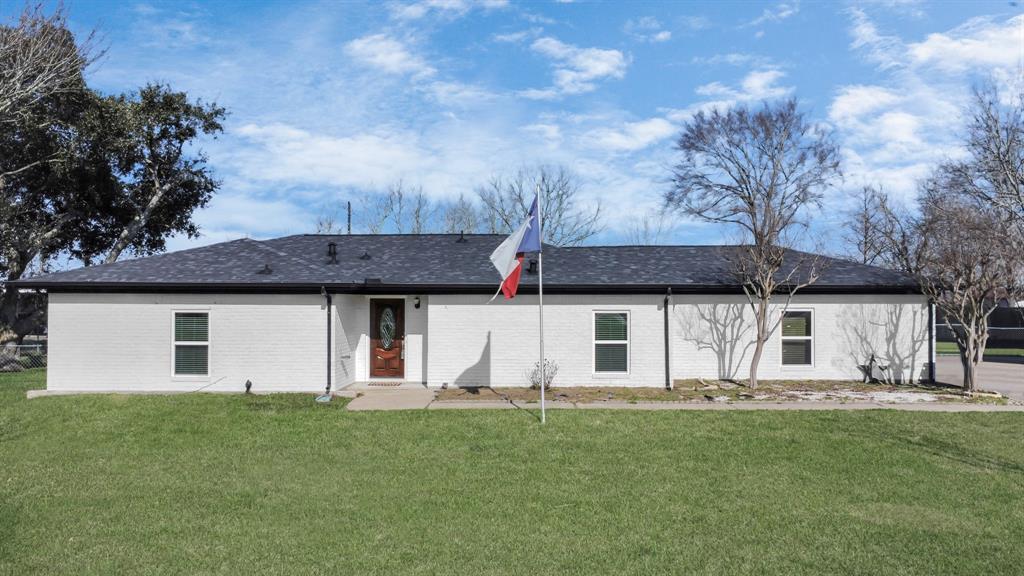 12103 Cherry Point Dr in Dayton, TX - Building Photo