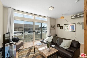 4215 Glencoe Ave-Unit -307 in Marina Del Rey, CA - Foto de edificio - Building Photo