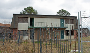 Peltier Gardens in New Orleans, LA - Foto de edificio - Building Photo