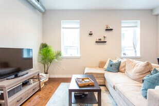 830 S 4th St in Philadelphia, PA - Building Photo