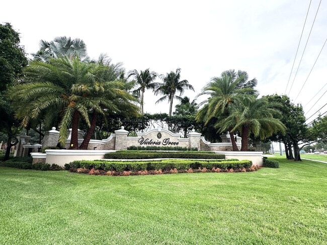 113 Canterbury Pl in Royal Palm Beach, FL - Building Photo - Building Photo