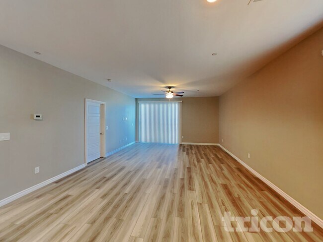 9458 White Fir Grv Ct in Las Vegas, NV - Foto de edificio - Building Photo