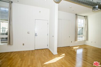 13020 Pacific Promenade in Los Angeles, CA - Building Photo - Building Photo