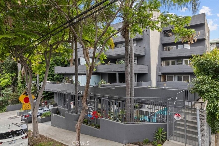 939 Palm Ave, Unit 401 in West Hollywood, CA - Building Photo