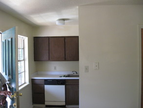 West Plaza Apartments in Little Rock, AR - Building Photo - Interior Photo