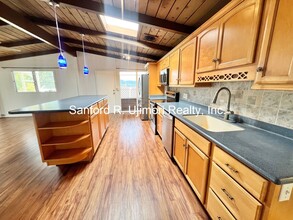 2407 Komo Mai Dr in Pearl City, HI - Building Photo - Building Photo