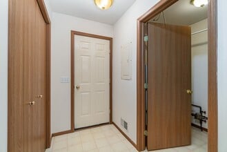2430 Morning Dawn Dr in Midland, MI - Building Photo - Building Photo