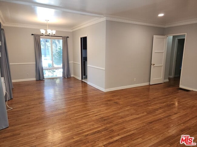 127 N Clark Dr in Beverly Hills, CA - Building Photo - Building Photo