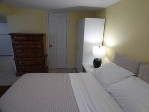 3119 Connecticut Ave, Unit studio apartment in Medford, NY - Foto de edificio - Building Photo