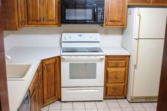 93 Wynwood Dr in Enfield, CT - Building Photo - Building Photo