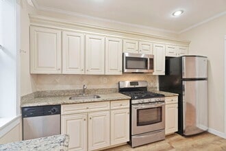 6045 Boulevard E, Unit 205 in West New York, NJ - Foto de edificio - Building Photo