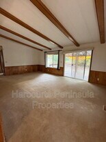 8371 WA-303 in Bremerton, WA - Building Photo