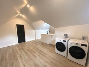 210 Burlington St E in Hamilton, ON - Building Photo - Building Photo