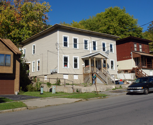 213-215 Gertrude St in Syracuse, NY - Foto de edificio - Building Photo